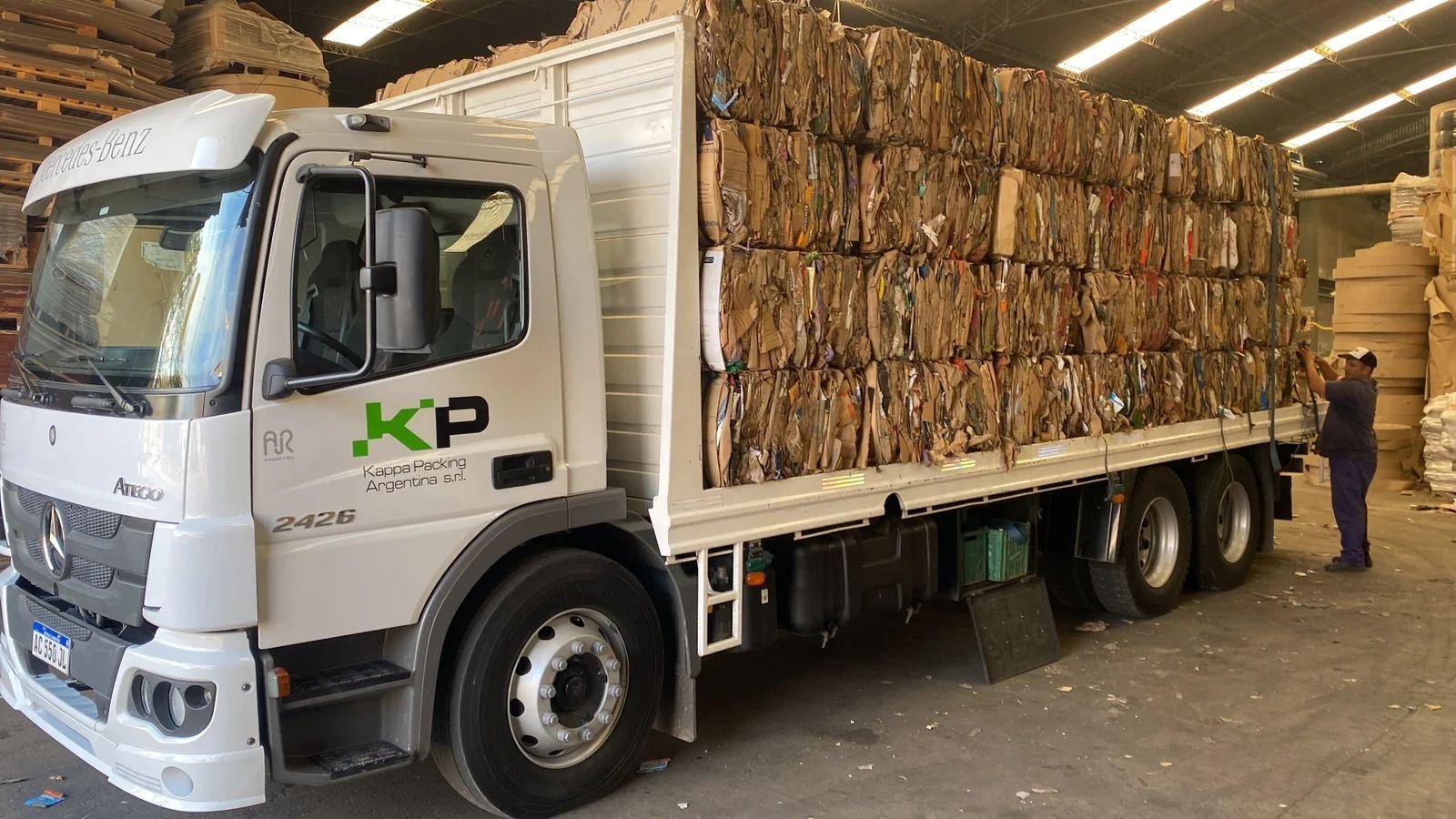 Camión de Kappa Packing en la planta de Isidro Casanova